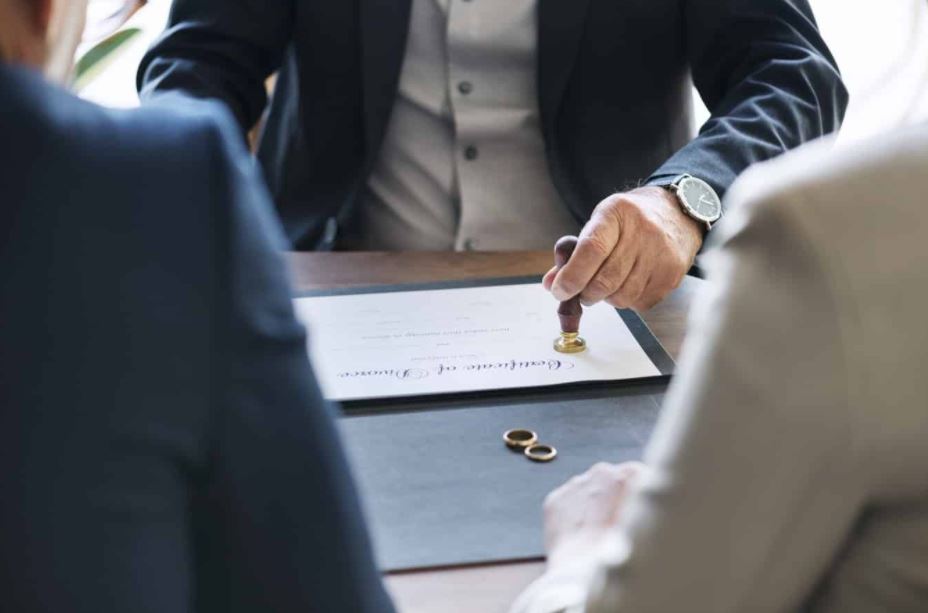 divorce lawyer